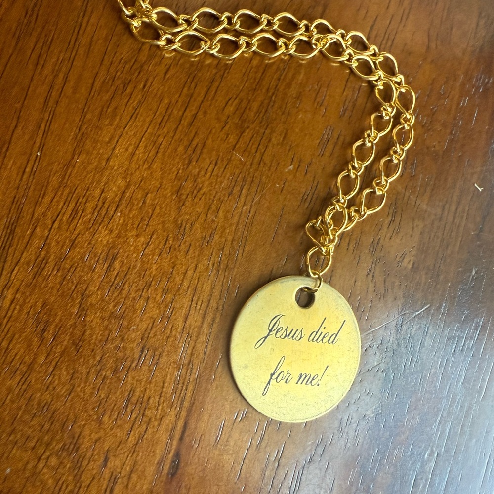 Round charm Pendant Necklace